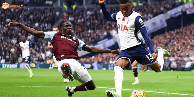 Aston Villa vs Tottenham Hotspur vòng 35 Ngoại hạng Anh tại Villa Park